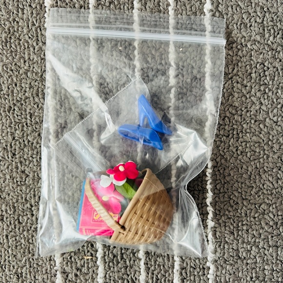 Disney - 10th Anniversary Belle by Mattel, Never Played With, In Good Condition! - Picture 2 of 3